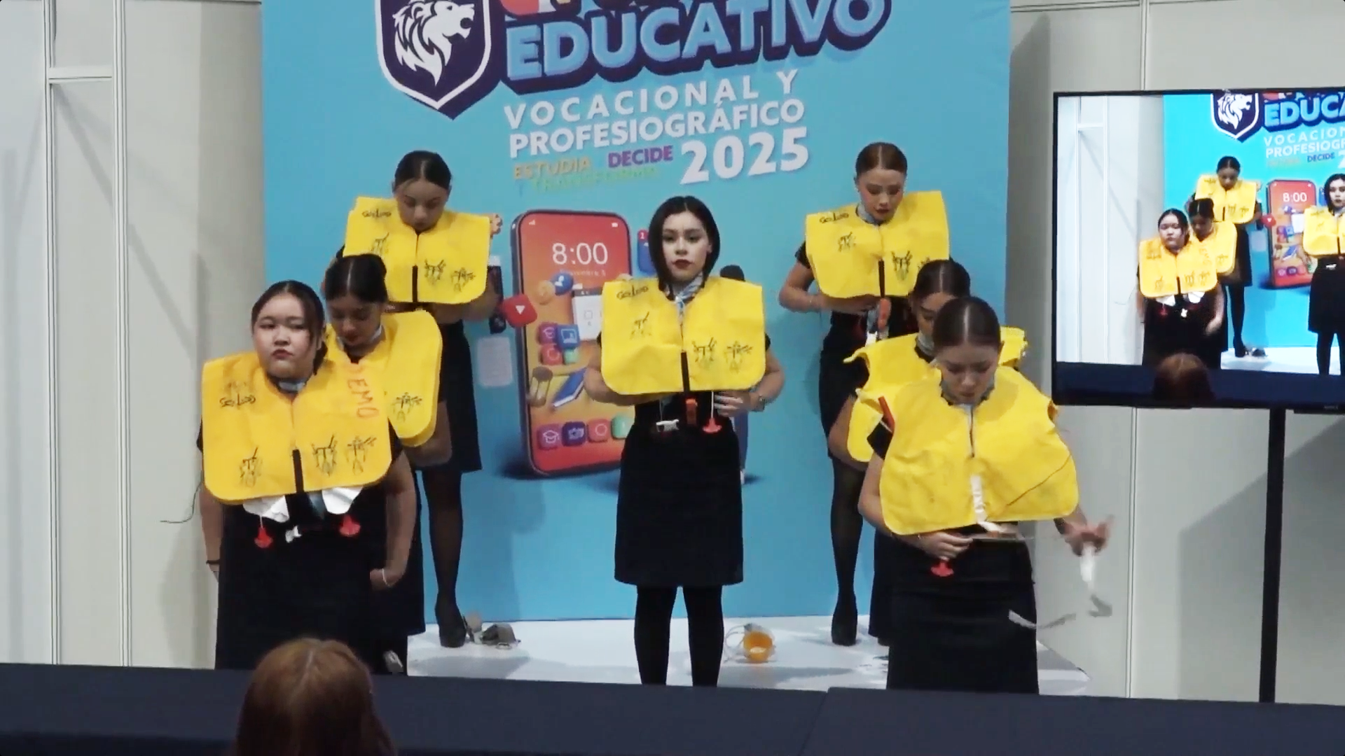 Servicios a Bordo con Sobrecargos de Aviación